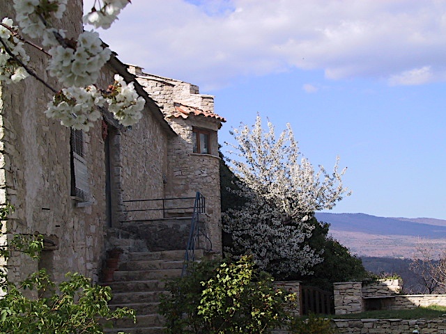 Provence Holiday rental property Exterior shot - Visit The Gite Galileo - La Colle - Luberon Forcalquier South of France