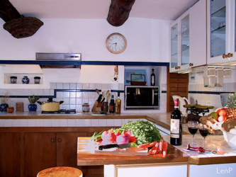Pic: Large farmhouse kitchen